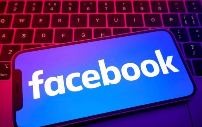 apaga uma crítica falsa do facebook